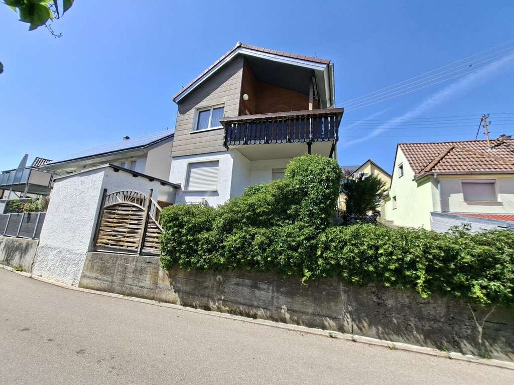 Immobilie in Giengen an der Brenz - Schlossblick garantiert! Einfamilienhaus mit Garage in ländlicher Lage - Bild 2