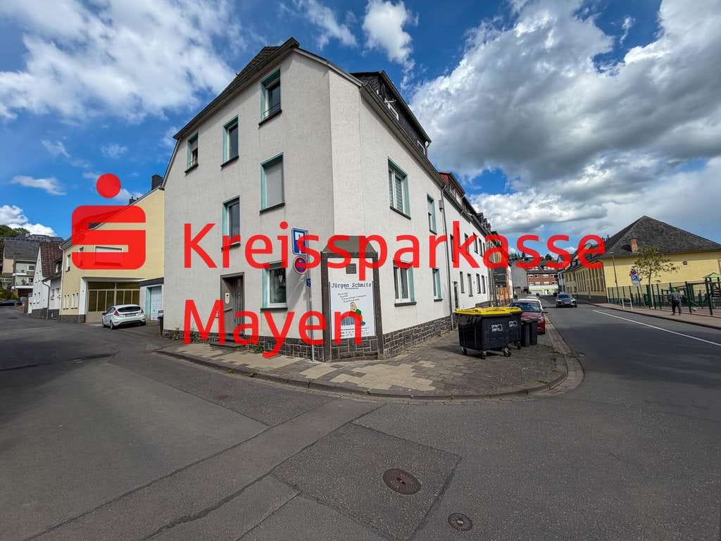 Immobilie in Mayen - Attraktives Mehrfamilienhaus mit vier vermieteten Wohnungen und Potenzial - Bild 0