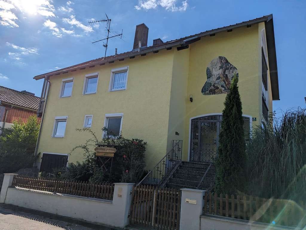 Immobilie in Rotthalmünster - Schönes Zweifamilien-/Mehrgenerationenhaus - einziehen und wohlfühlen! - Bild 2