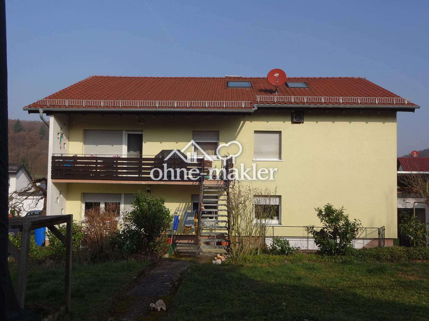 Immobilie in Wiesenbach - Zweifamilienhaus teilsaniert, in ruhiger Lage von Wiesenbach, großzügiger Garten - Bild 0