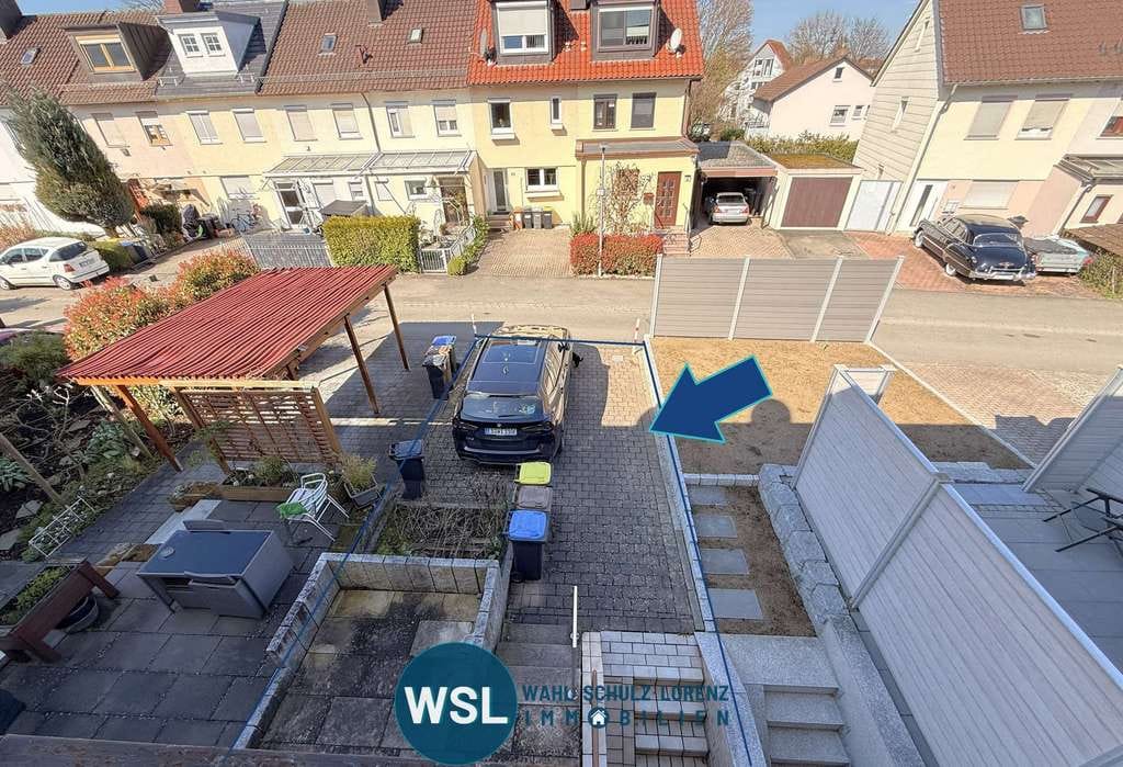 Immobilie in Kirchheim unter Teck - Reihenmittelhaus in Kirchheim unter Teck in ruhiger Lage mit Terrasse, Stellplatz und Ausbaureserve - Bild 2