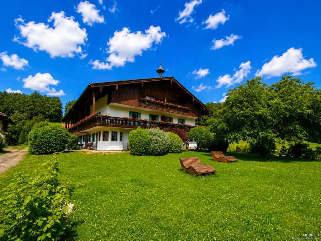 Immobilie in Aschau im Chiemgau - Gemütliche Maisonette-Ferienwohnung mit traumhaftem Alpenblick – voll möbliert und sofort nutzbar - Bild 0