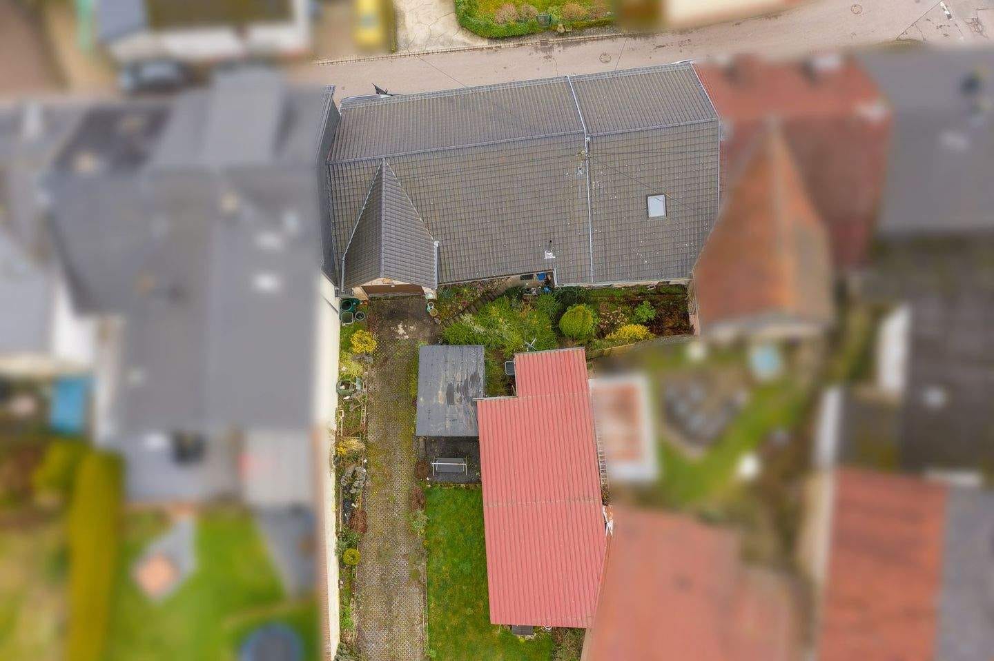 Immobilie in Hentern - Charmantes Reihenmittelhaus mit großem Grundstück, Scheune und 2 Stellplätzen in Hentern - Bild 2