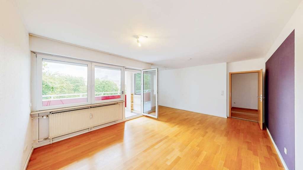 Immobilie in Gerbrunn - Großzügige 4-Zimmer-Wohnung mit freiem Blick ins Grüne - Bild 2