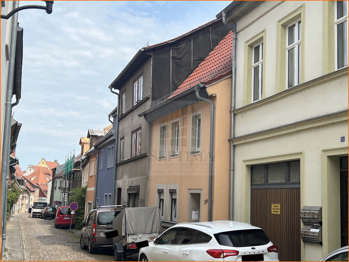 Immobilie in Naumburg (Saale) - Teilsaniertes Haus mit viel Potenzial nah am Dom zu verkaufen! - Bild 2