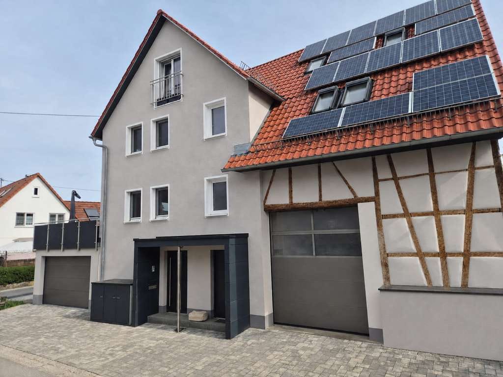 Immobilie in Grabenstetten - Kernsaniertes Wohnhaus mit Einliegerwohnung, Werkstattgarage & PV‑Anlage in Grabenstetten - Bild 0