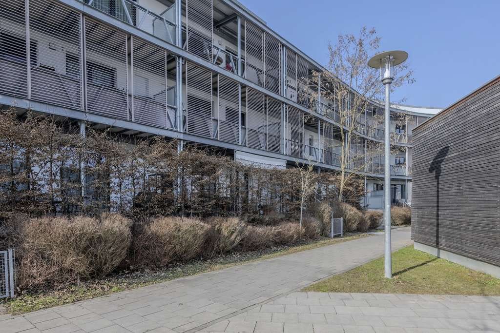 Immobilie in Fürstenfeldbruck - Neuwertige Maisonette mit Terrasse & Balkon - nachhaltig vermietet & wertstabil!
 - Bild 2