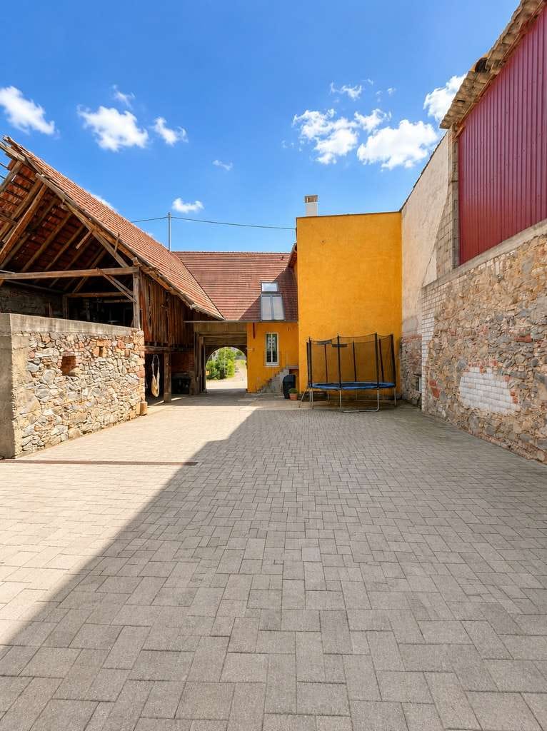 Immobilie in Eichstetten - Historisches Schmuckstück von 1823 | 190 m² Wohnfläche | Traumgarten | Dachterrasse | liebevoll mode - Bild 2