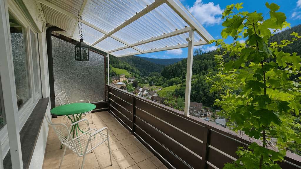 Immobilie in Bad Rippoldsau-Schapbach - Schnäppchen in Bad Rippoldsau – Wohnung 64 m² mit Balkon, Stellplatz und Aussicht - Bild 2