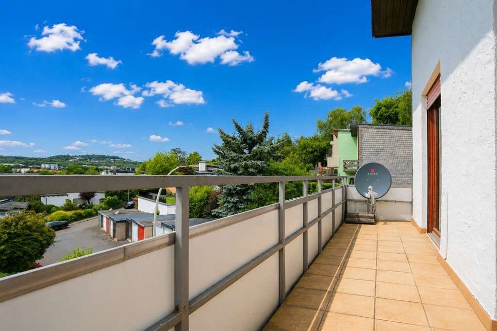 Immobilie in Idstein - Sanierungsbedürftige Doppelhaushälfte mit Potenzial – ruhige Hanglage mit freiem Blick in Idstein - Bild 4