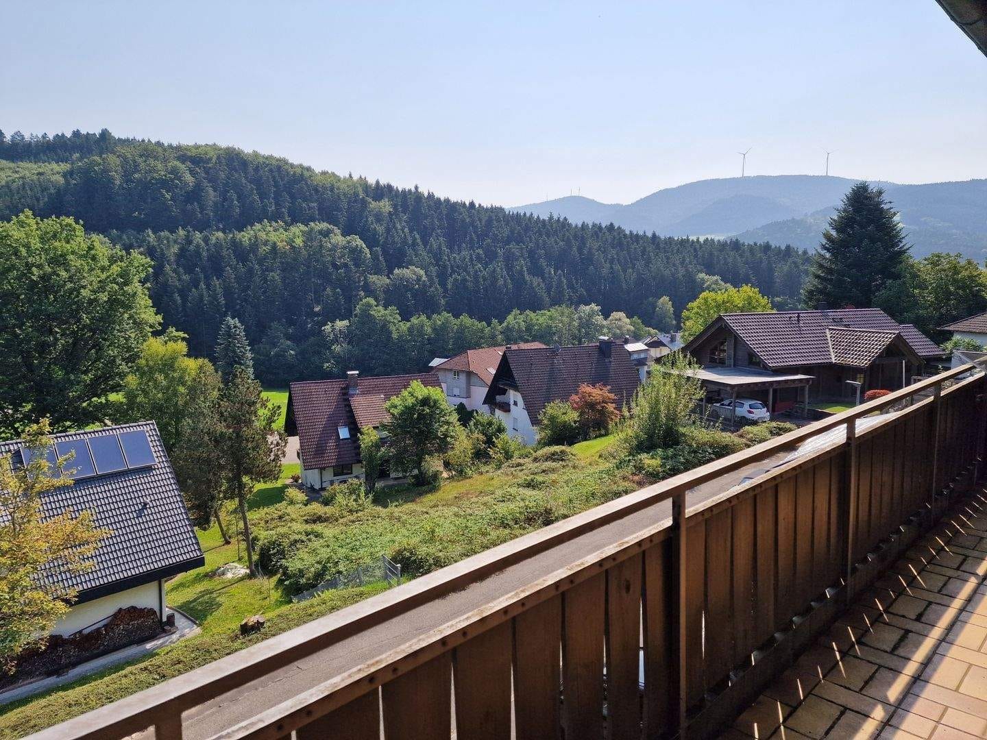 Immobilie in Zell am Harmersbach - Geräumige 6 Zimmer Wohnung in einem kleinen Mehrfamilienhaus mit 3 Wohnungen, kurzfristiger Bezug möglich - Bild 1
