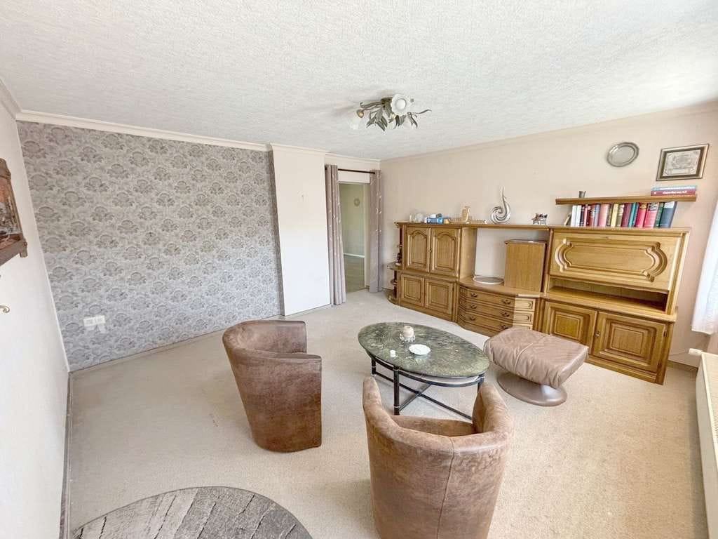 Immobilie in Greimerath - Gepflegte Doppelhaushälfte mit Terrasse, schönem Garten, Keller, großer Garage und viel Stauraum - Bild 1