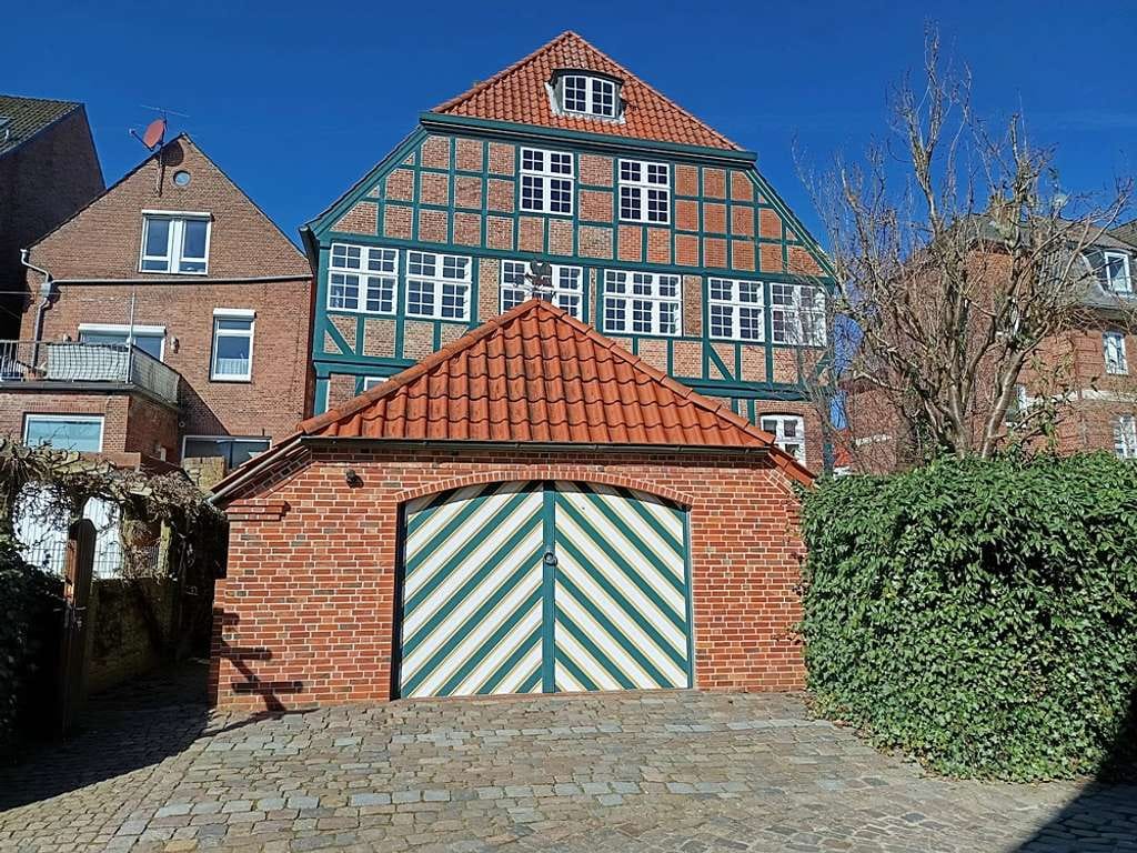 Immobilie in Nortorf - Denkmalgeschützte Rarität: Repräsentatives Wohn- und Geschäftshaus im Stadtkern von Wilster - Bild 1