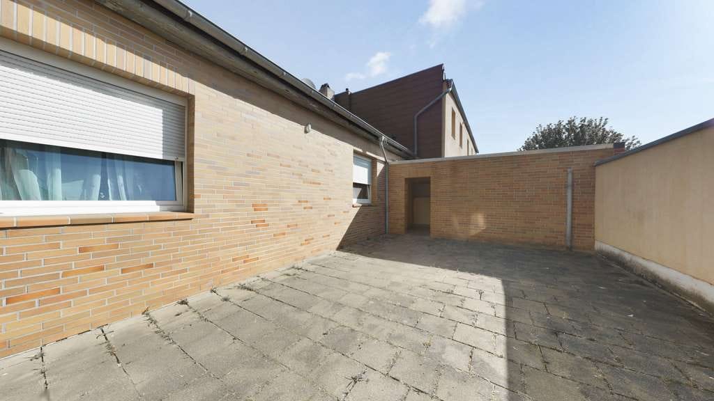 Immobilie in Mönchengladbach - MG-Pesch: Mehrfamilienhaus mit 6 Wohneinheiten plus Garagen – mit Mietsteigerungspotential - Bild 2