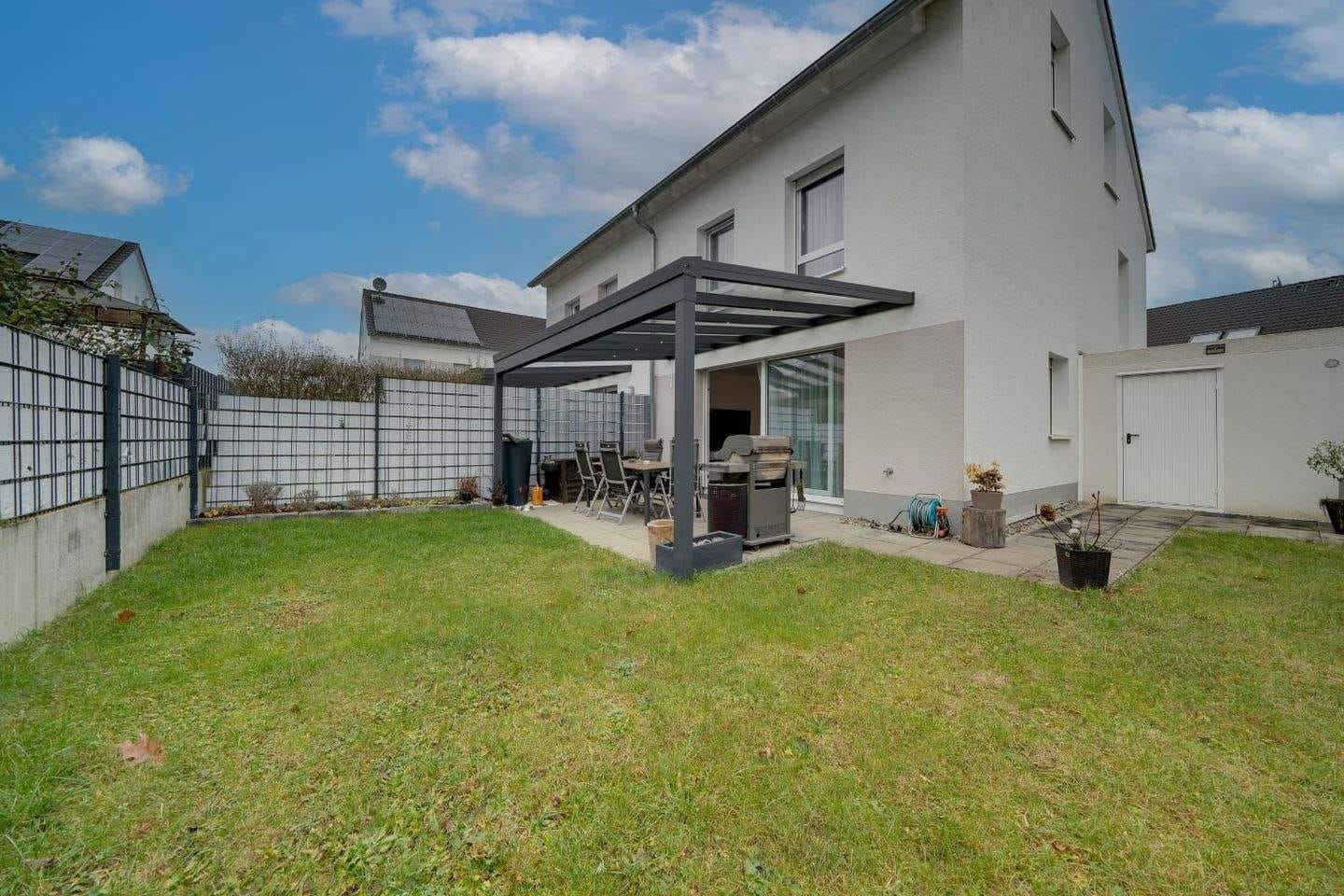 Immobilie in Zell am Main - Moderne Doppelhaushälfte (BJ 2017) mit Terrasse & Garten - sofort bezugsfrei in Zell am Main - Bild 1