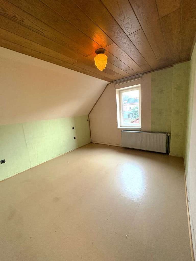 Immobilie in Gelnhausen - Raum für Ideen: Sanierungsbedürftiges Familienhaus mit Garten und Nebengebäuden in Gelnhausen/Roth - Bild 3