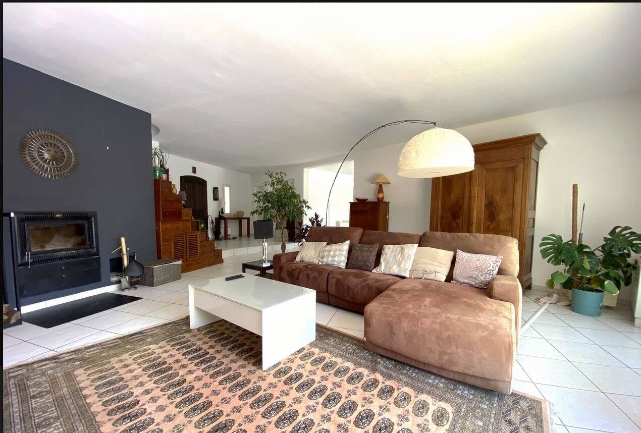 Immobilie in Niederaichbach - Exklusiv in der Provence: Luxusvilla mit Potenzial für Gästezimmer und Wellness - eine Chance - Bild 3