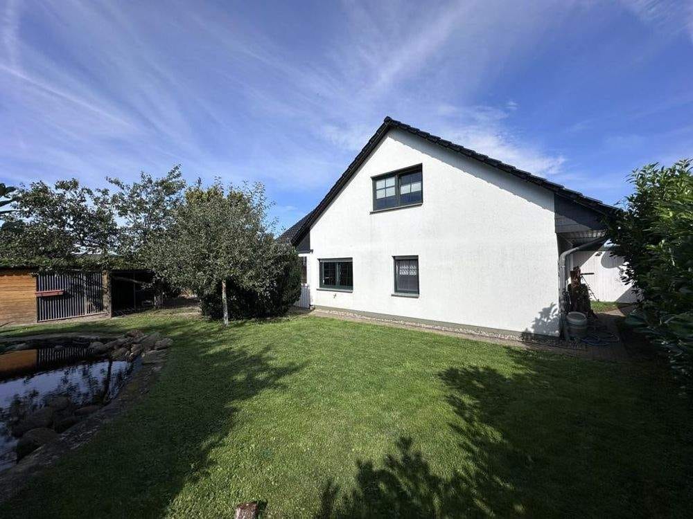 Immobilie in Schloen-Dratow - Einfamilienhaus mit Einliegerwohnung und idyllischem Grundstück in ruhiger Ortsrandlage und Blick auf die umliegenden Felder bis hin zum Torgelower Se - Bild 4