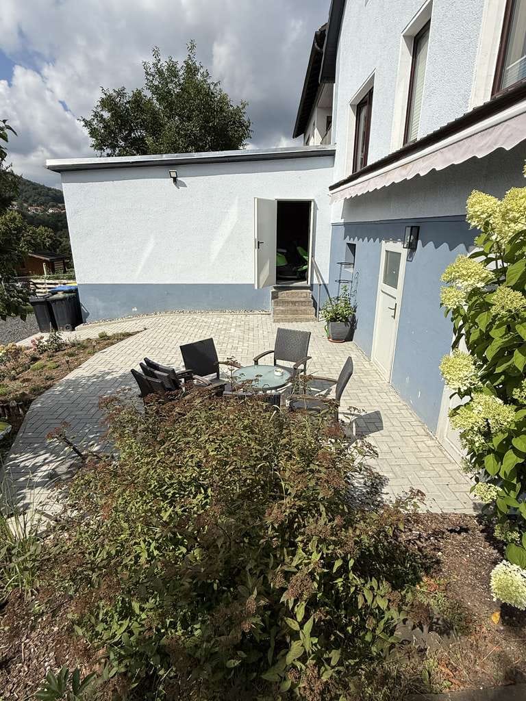 Immobilie in Waldkappel - Gepflegtes Zweifamilienhaus mit Freisitz, Garage, und großem Grundstück in Waldkappel-Bischhausen - Bild 3