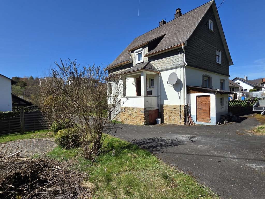 Immobilie in Bad Laasphe - Gepflegtes und modernisiertes EFH in guter Lage von Bad Laasphe-Niederlaasphe - Bild 2