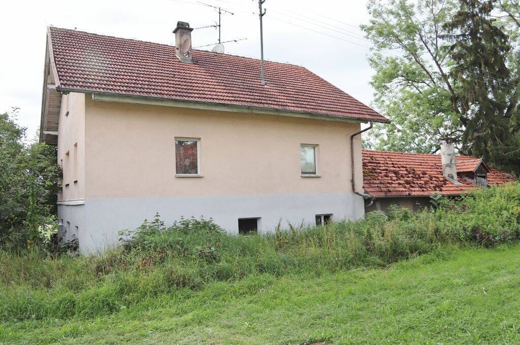 Immobilie in Rieden - Renovierungsbedürftiges Einfamilienhaus mit 2 Garagen und viel Nutzfläche mit großem Potential - Bild 2