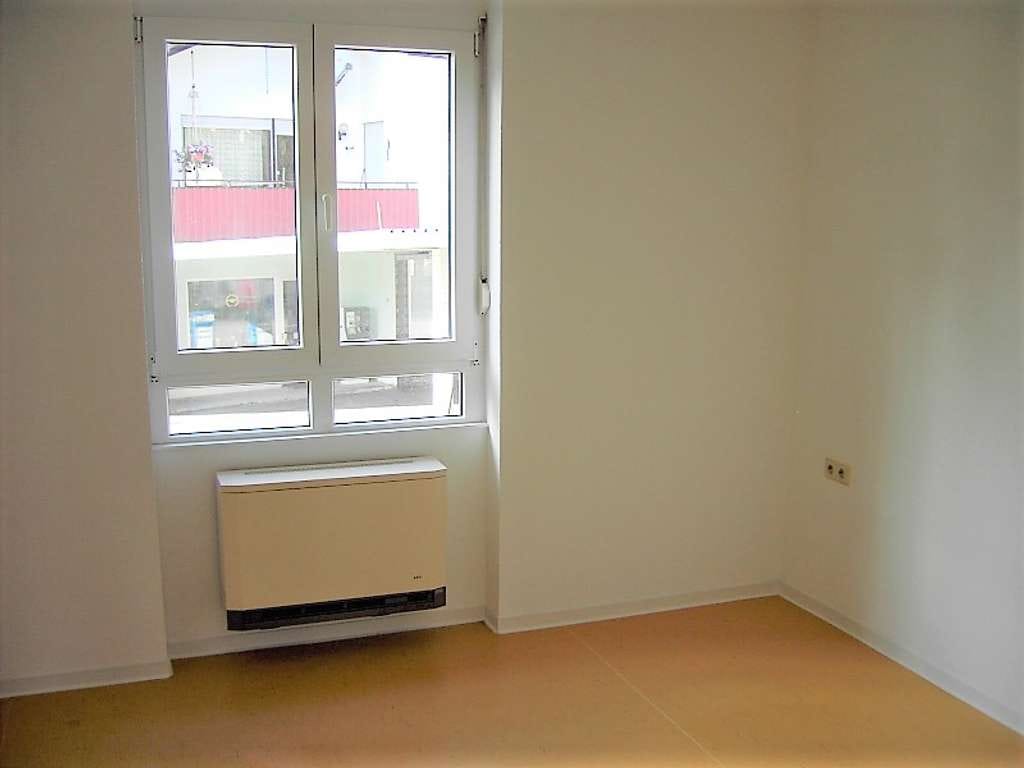Immobilie in Wehingen - Für die kleine Familie - 3-Zi.-EG-Wohnung mit Balkon und Garage in zentrumsnaher Lage - Bild 2