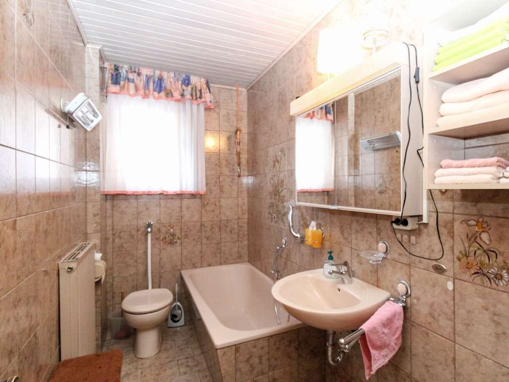 Immobilie in Eichenzell - Eichenzell-Lütter: großzügiges Mehrfamilienhaus mit tollem Garten – zum Selbstbewohnen und Vermieten - Bild 3
