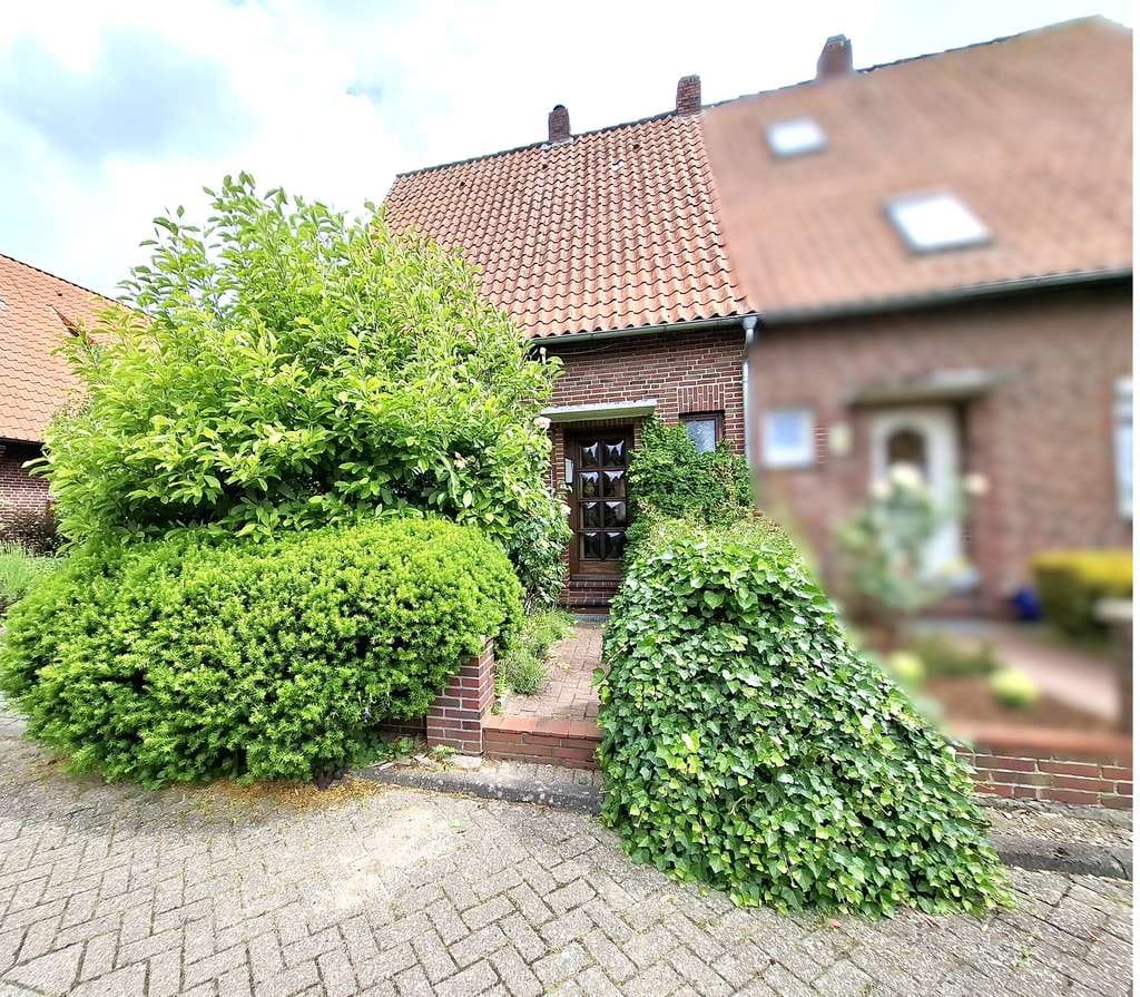 Immobilie in Brake - Viel Potential zum fairen Preis! Doppelhaushälfte mit 3 Zimmern und  gemütlichem Garten - Bild 1