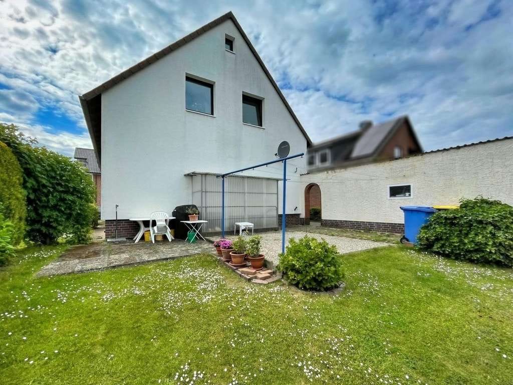 Immobilie in Harsum - Zweifamilienhaus mit Perspektive - Kapitalanlage & Eigennutzung in Harsum  - Bild 2