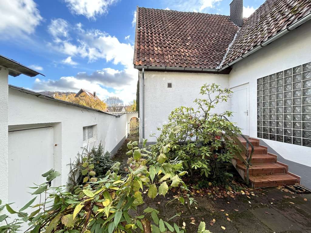 Immobilie in Marsberg - Großzügiges Einfamilienhaus mit Wintergarten, Kaminzimmer, Sauna und gewachsenem Garten in Marsberg - Bild 4