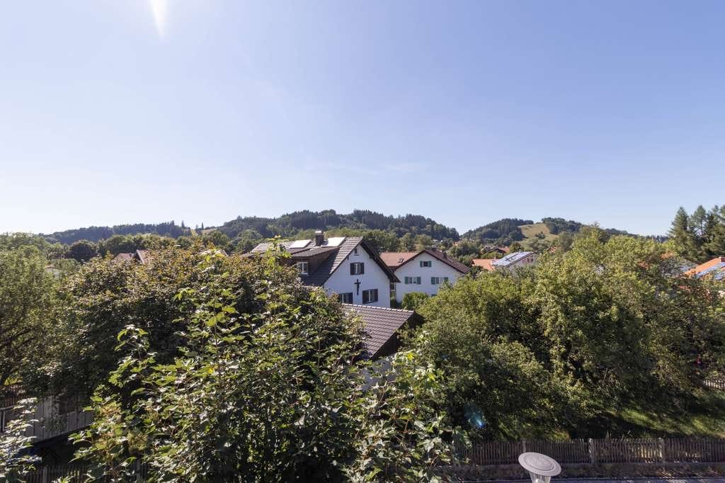 Immobilie in Peiting - Sofort bezugsfreie 3-Zimmer-Dachgeschoßwohnung mit Weitblick in Peiting! - Bild 0