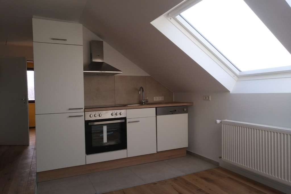 Immobilie in Karlsruhe - ++Raumwunder++4ZKB++DG Wohnung++neue Küche++renoviert++WG tauglich - Bild 0