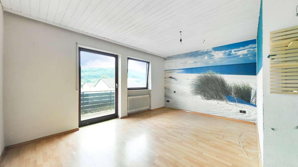 Immobilie in Lohnsfeld - Viel Platz für meine Familie und mich - Bungalow mit Einliegerwohnung, Garage, Garten & 2 Terrassen - Bild 2
