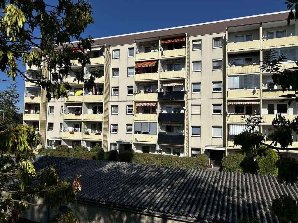 Immobilie in Mülsen - Modernisierte 3-Raum-Wohnung im 1. OG, Balkon u. Stellplatz - Bild 0