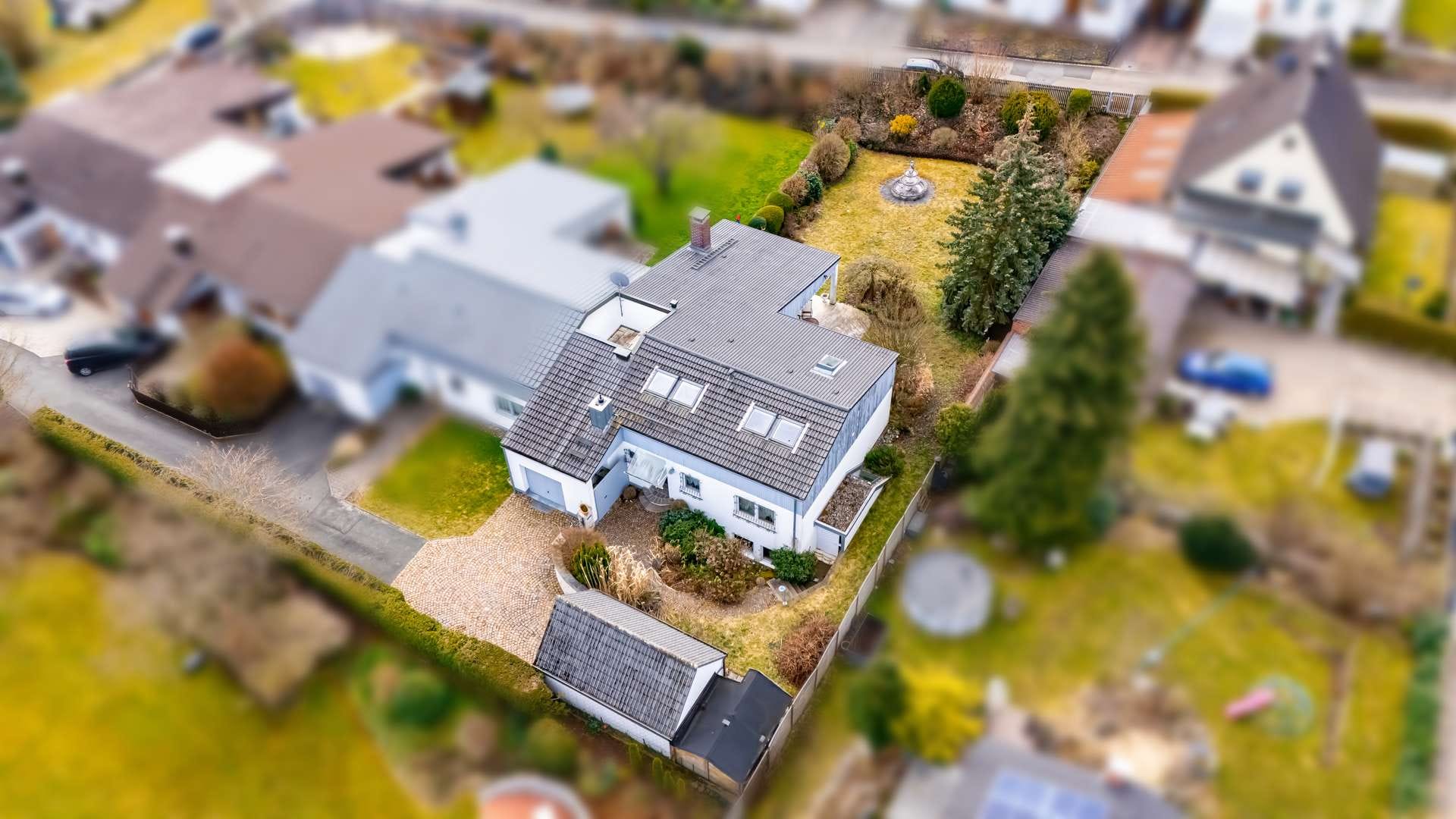 Immobilie in Cadolzburg - HEGERICH: Von Gartentraum & jede menge Platz - komfortabel ausgebautes Einfamilienhaus in Cadolzburg - Bild 1