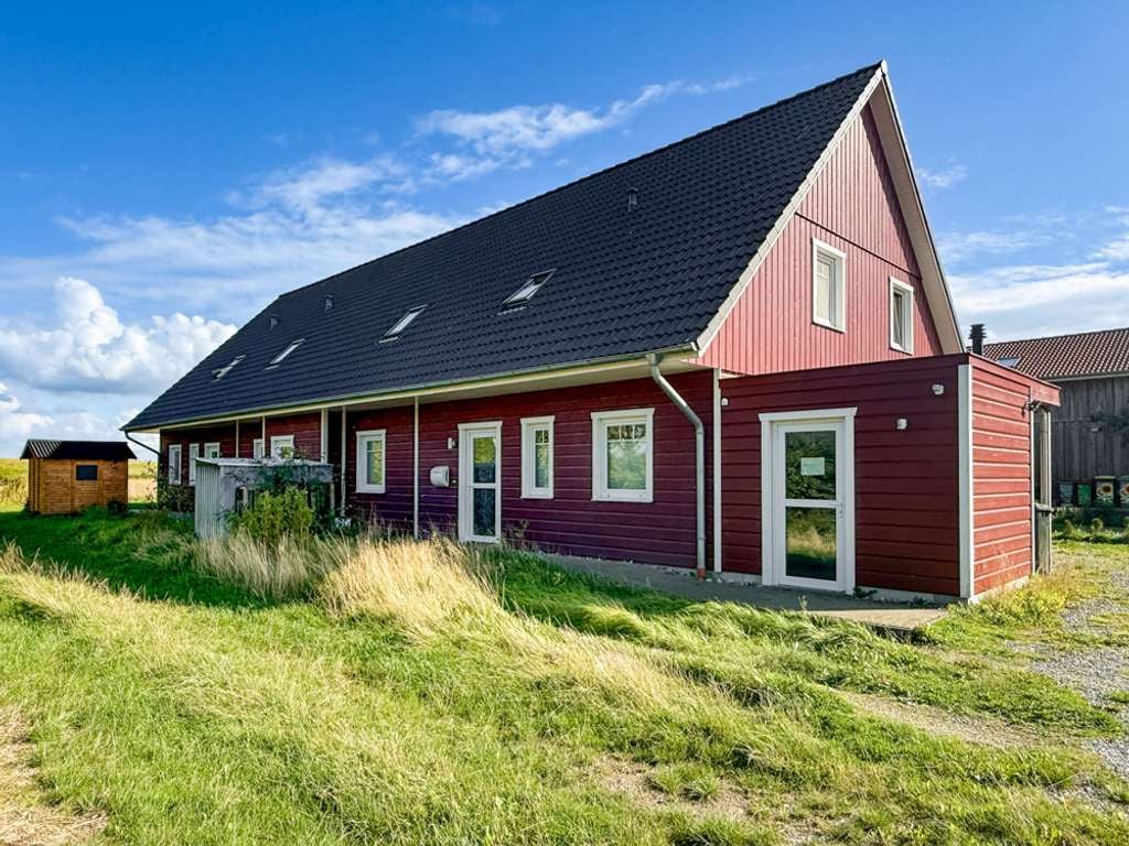 Immobilie in Simonsberg - Beste Aussichten für Ihr Investment: Mehrfamilienhaus mit 4 Mietwohnungen in Top-Lage nahe Husum. - Bild 0