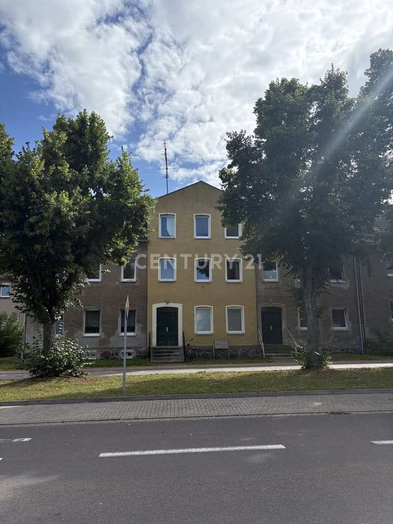Immobilie in Anklam - Mehrfamilienhaus mit 9 Wohneinheiten in Anklam –  vermietetes Anlageobjekt mit Potenzial - Bild 1