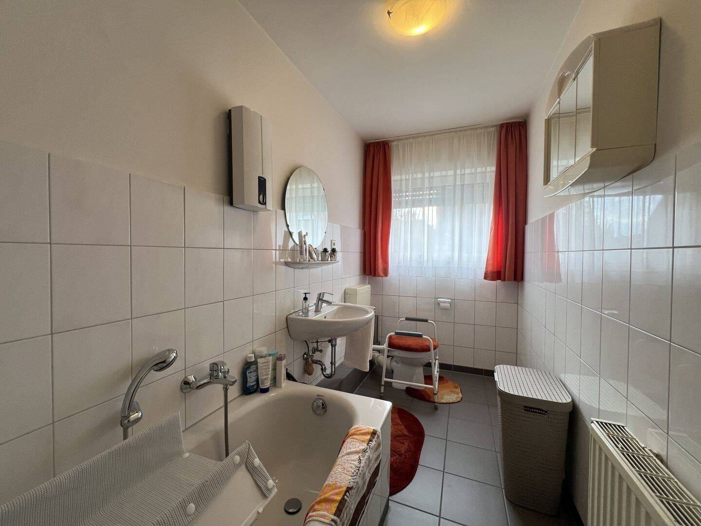 Immobilie in Linnich - Gepflegtes Mehrfamilienhaus in beliebter Wohnlage von 52441 Linnich - Bild 4