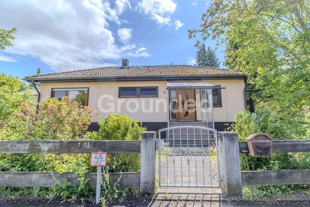 Immobilie in Roßtal - Großzügiges Einfamilienhaus mit Einliegerwohnung, Garten und Terrasse in Roßtal - Bild 2