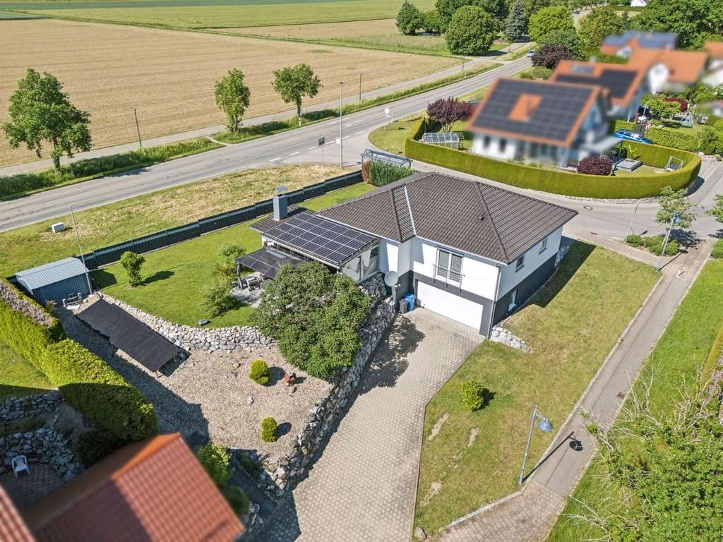 Immobilie in Mietingen - Modernes Einfamilienhaus mit Wintergarten, Wellnessbereich und großem Grundstück in Mietingen - Bild 0