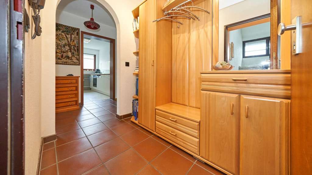 Immobilie in Freiberg am Neckar - Schicke 4 Zimmer Wohnung mit zwei Balkonen und TG Stellplatz in bester Lage von Freiberg am Neckar! - Bild 4