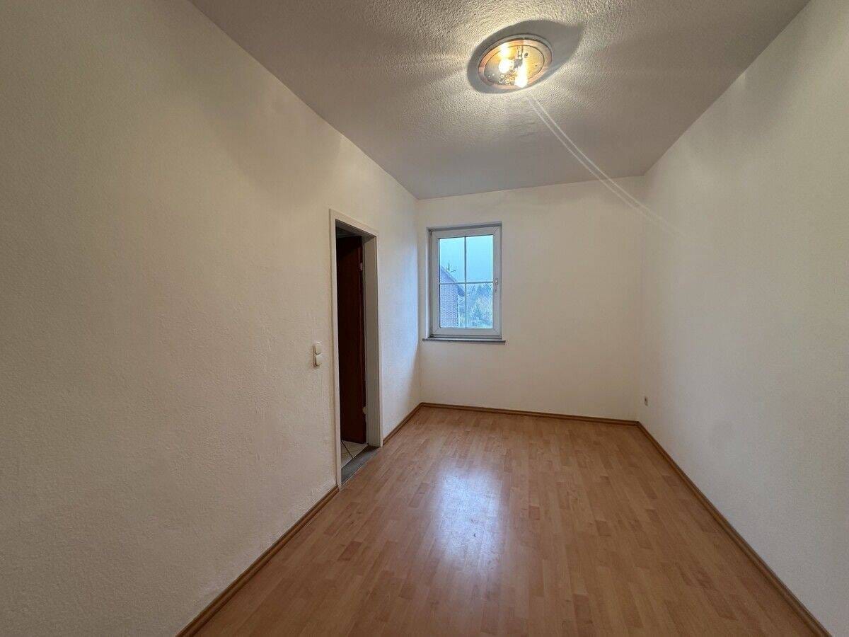 Immobilie in Immenhausen - Mehrfamilienhaus mit 4 Wohnumgen plus Gewerbefläche und Hinterhaus steht zum Verkauf! - Bild 1