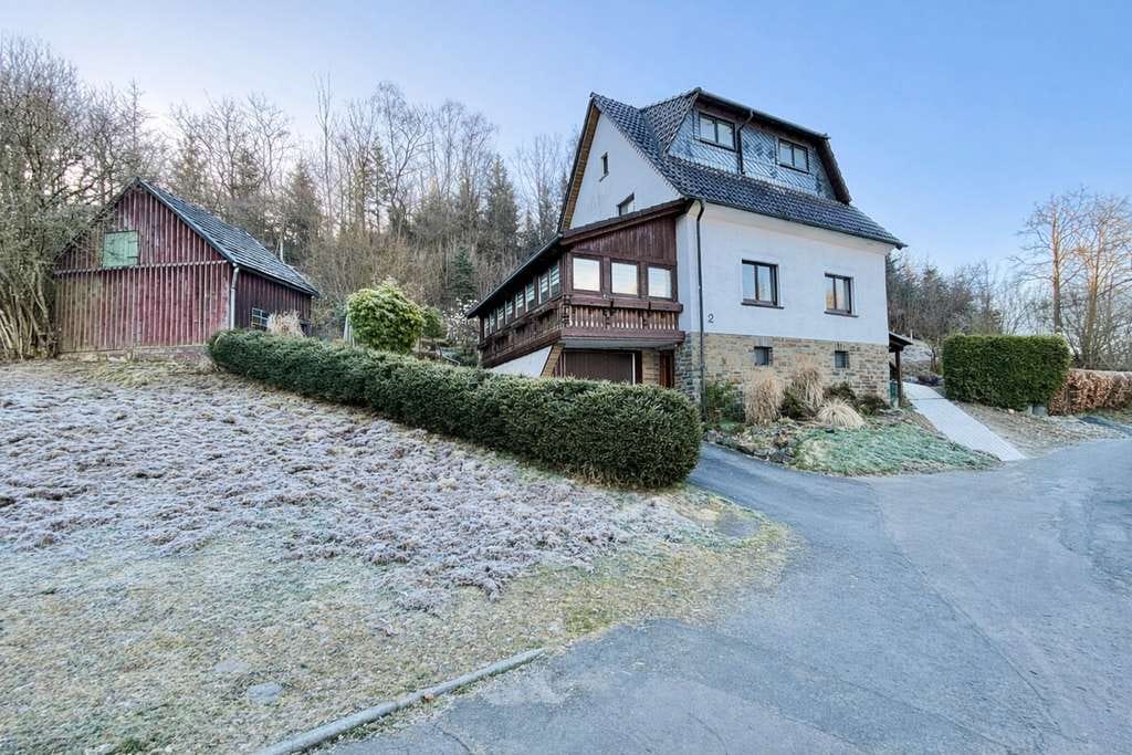 Immobilie in Niederfischbach - **Gepflegtes Einfamilienhaus mit Garten und Garage in Niederfischbach** - Bild 1