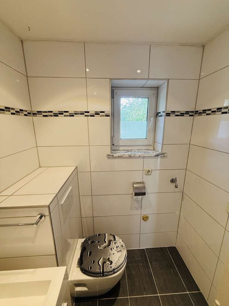 Immobilie in Eggenfelden - KHALIL WAKED IMMOBILIEN! Charmante 2-Zimmer-Wohnung mit Südbalkon in zentral-ruhiger Lage - Bild 3