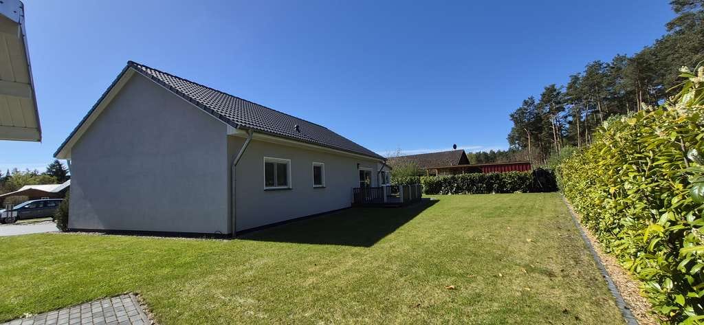 Immobilie in Gorleben - Moderner, neuwertiger Bungalow mit PV-Anlage,  Wärmepumpe, Wallbox, Klima, Vollbad, EBK, 3 Carports - Bild 3