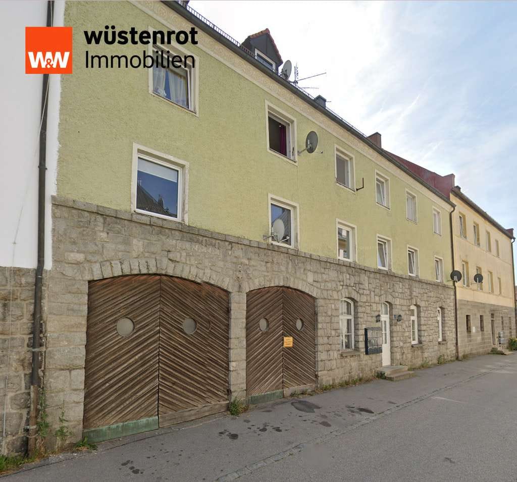 Immobilie in Tittling - Jahresnettomiete: mehr als 40.000 € + Optimierungsmöglichkeit!
Lukratives 7-Parteienhaus in Tittlin - Bild 0