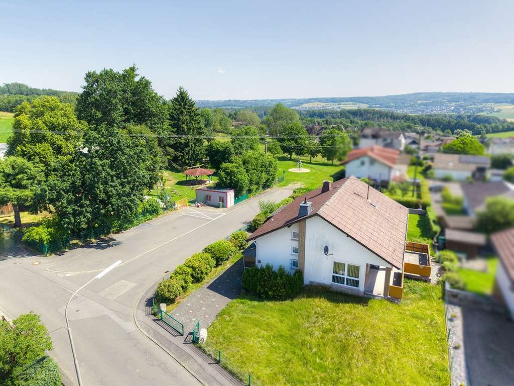 Immobilie in Alpenrod - Verwirklichen Sie sich in Haus und Garten! Solides Eigenheim in naturnaher Lage - Bild 1