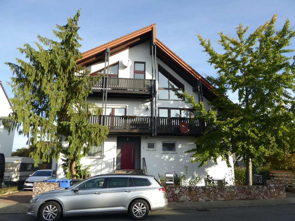 Immobilie in Riedstadt - Kapitalanlage oder Eigennutzung - gepflegtes Wohnhaus mit 3 geräumigen Wohneinheiten und Garten - Bild 1