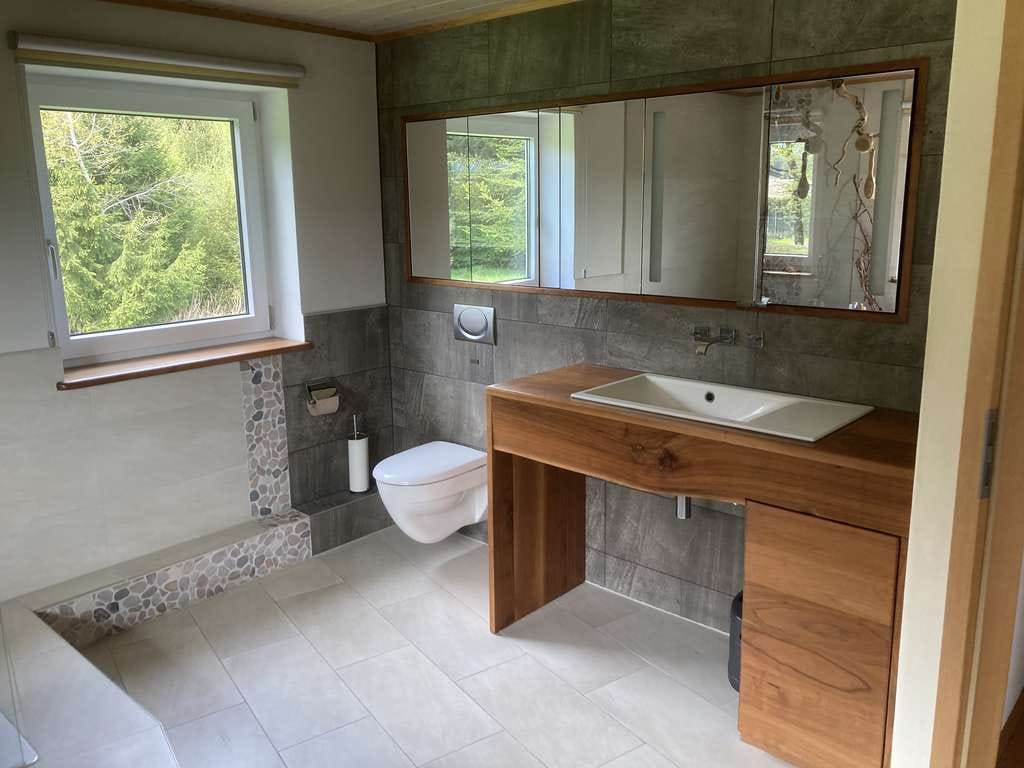 Immobilie in Rohrdorf - Einfamilienhaus mit Nebengebäude und großem Garten /Hof, provisionsfrei von Privat - Bild 2