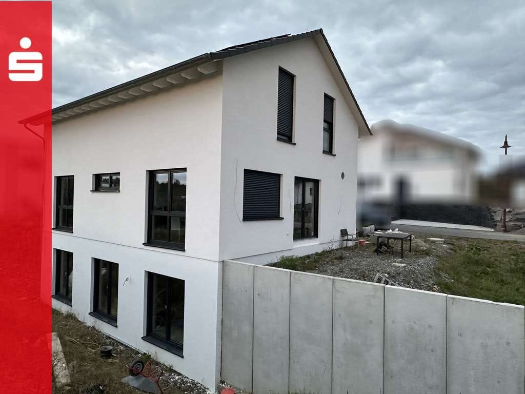 Immobilie in Hümmerich - Neuwertiges EFH mit moderner Technik in herrlicher Aussichtslage - Bild 0
